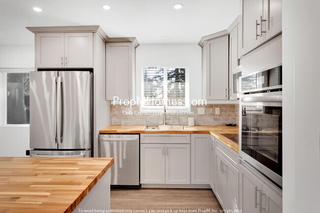 Foto del edificio - Fully Updated Three Bedroom Home in SE!