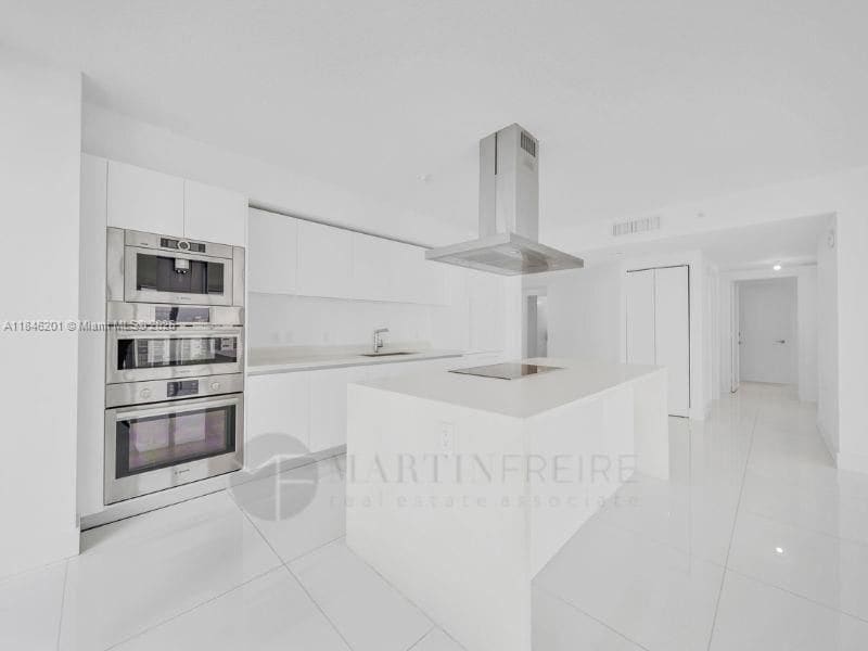 Primary Photo - 300 Sunny Isles Blvd
