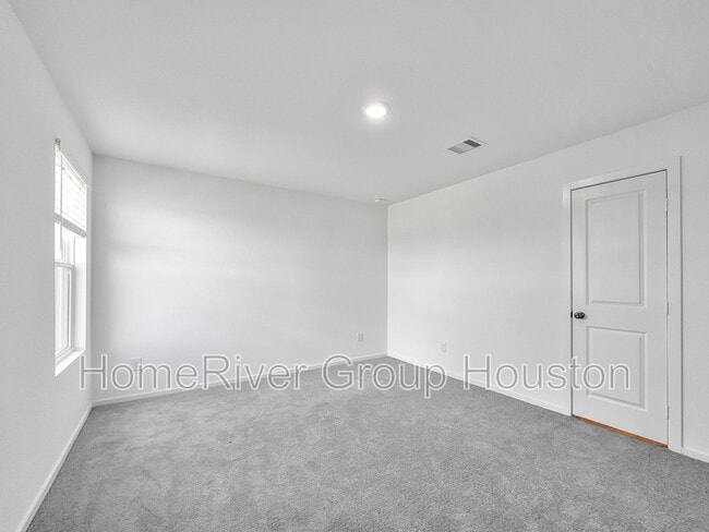 Building Photo - 207 Brandi Dr
