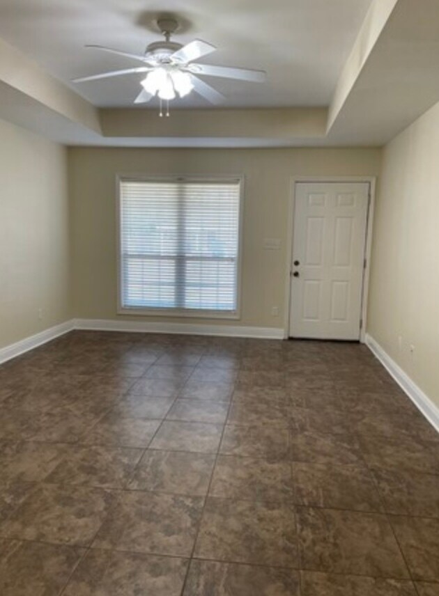 Foto del edificio - 101 Westchase Dr