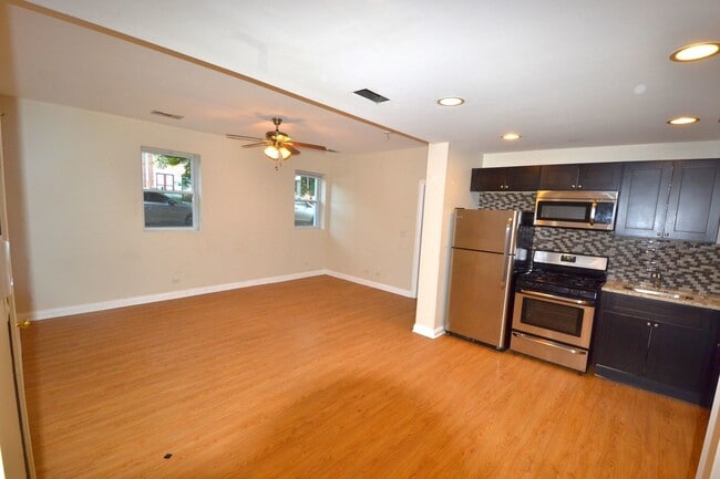 Foto del edificio - 5000 N Sawyer Ave