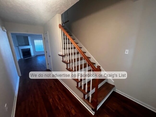 Building Photo - Clover Meadow- Sandspur Court