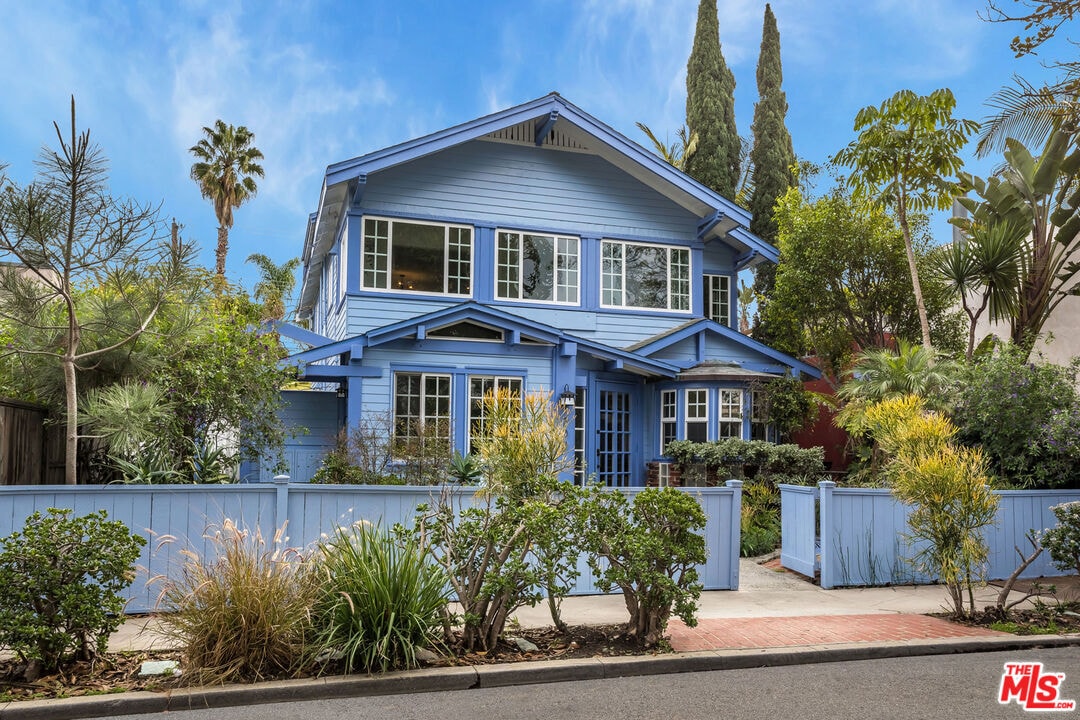 Primary Photo - 700 Angelus Pl