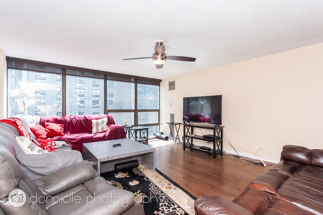 Foto del edificio - 230 E Ontario St