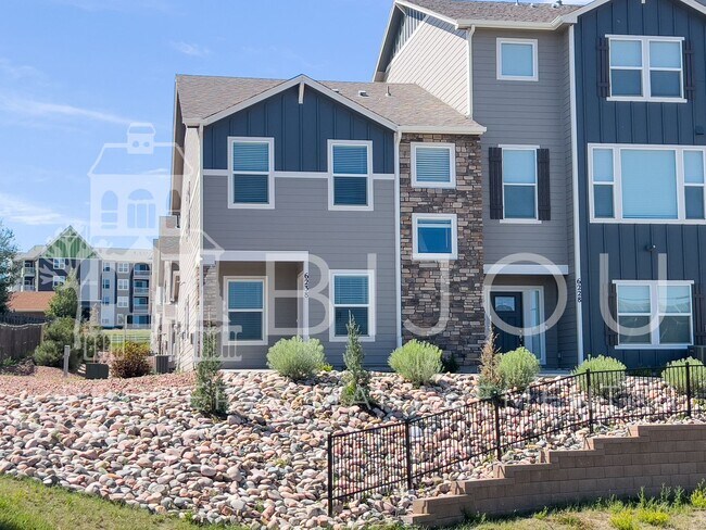 Building Photo - Beautiful Townhome across from Cumbre Vist...
