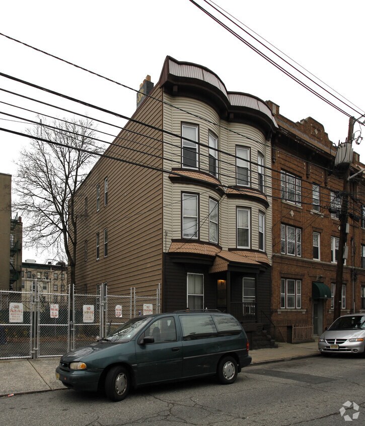 Primary Photo - 57 Hopkins Ave