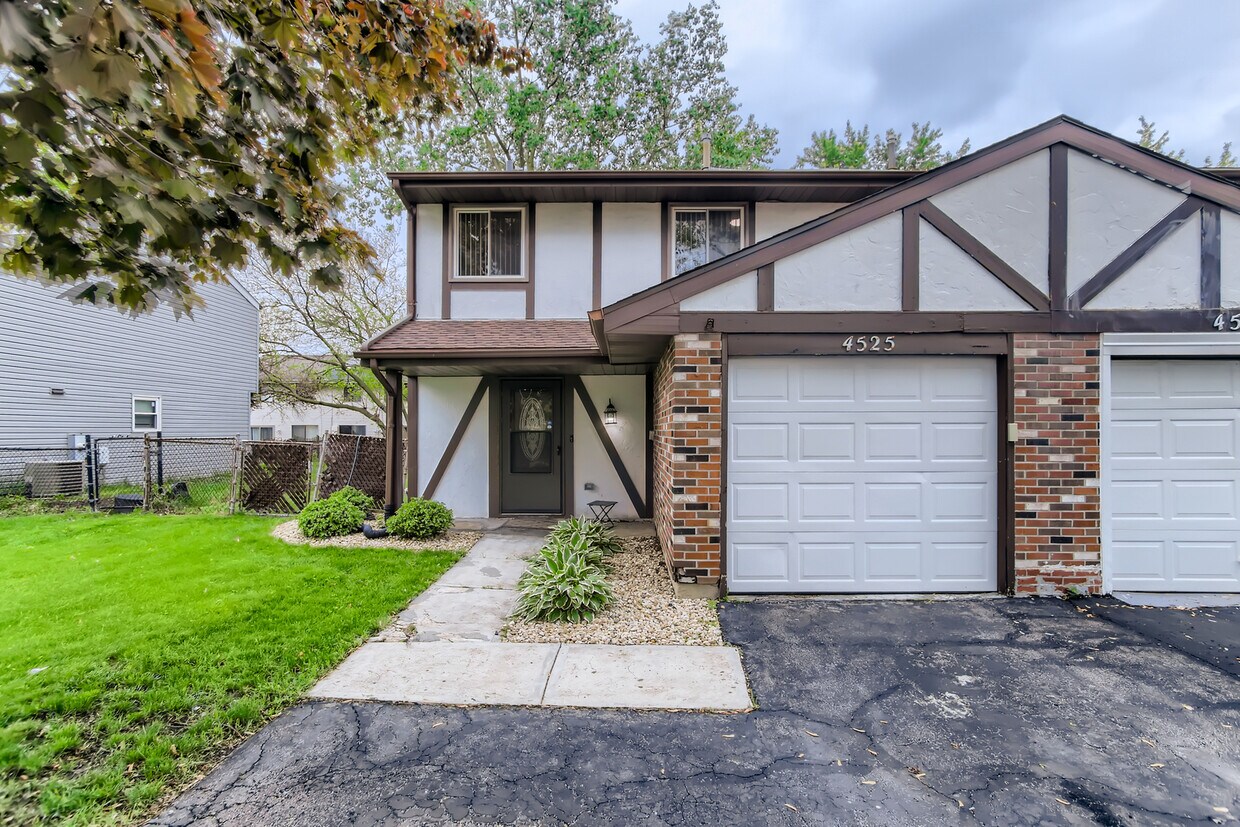 4525 Jefferson St, Hanover Park, IL 60133 Townhouse for Rent in