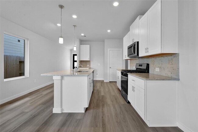 Building Photo - 18726 Etta Pnes Cir