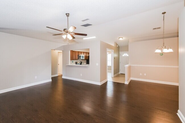 Foto del edificio - 1608 Twin Oak Dr W