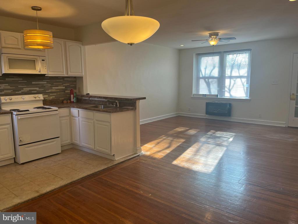 Primary Photo - 2209 N Salford St