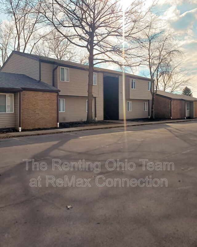 Building Photo - 884 S Spring Rd