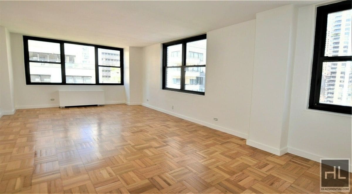 Primary Photo - EAST 49 STREET