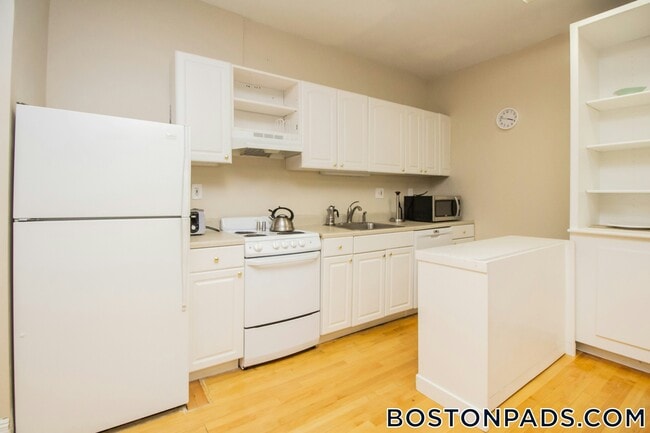 Building Photo - 290 Beacon St