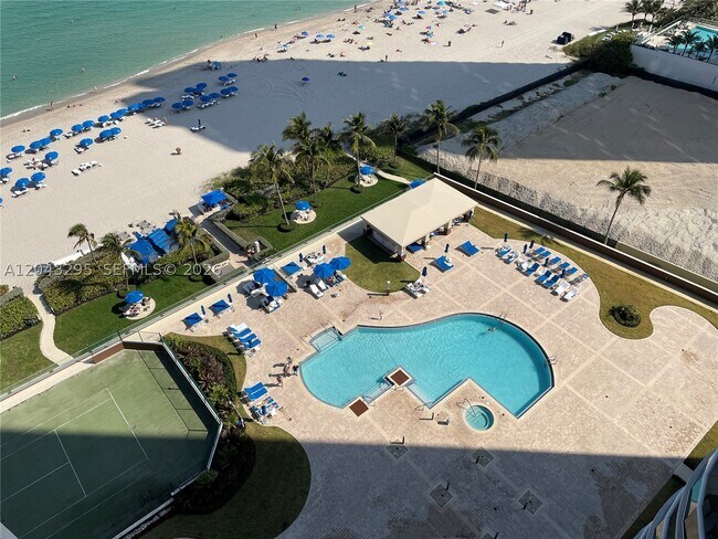 Building Photo - 17555 Collins Ave