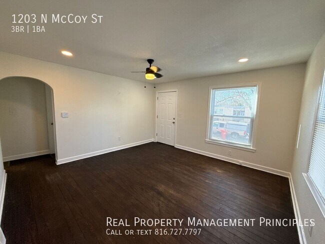 Foto del edificio - 1203 N McCoy St