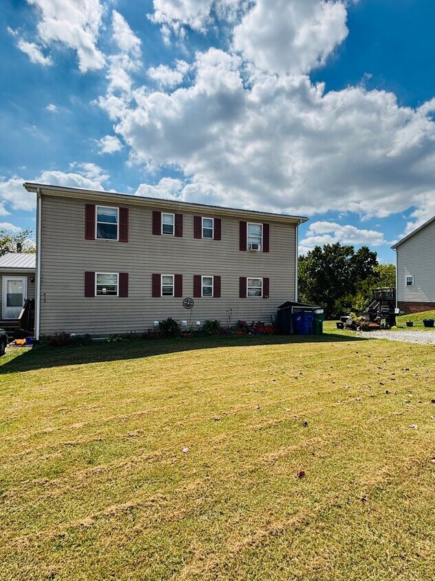 Building Photo - 415 Wakeman Ct NE