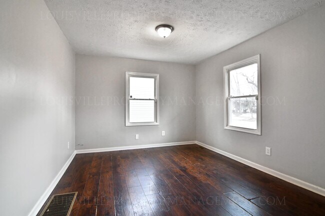 Building Photo - 1360 Lillian Ave