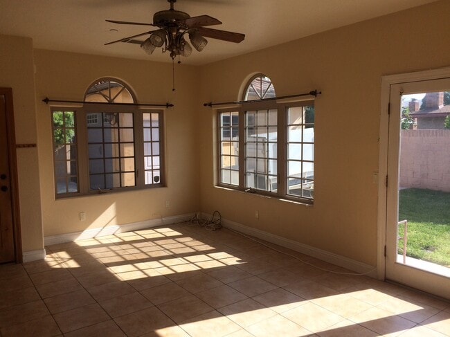 Living room - 652 S Hollenbeck Ave