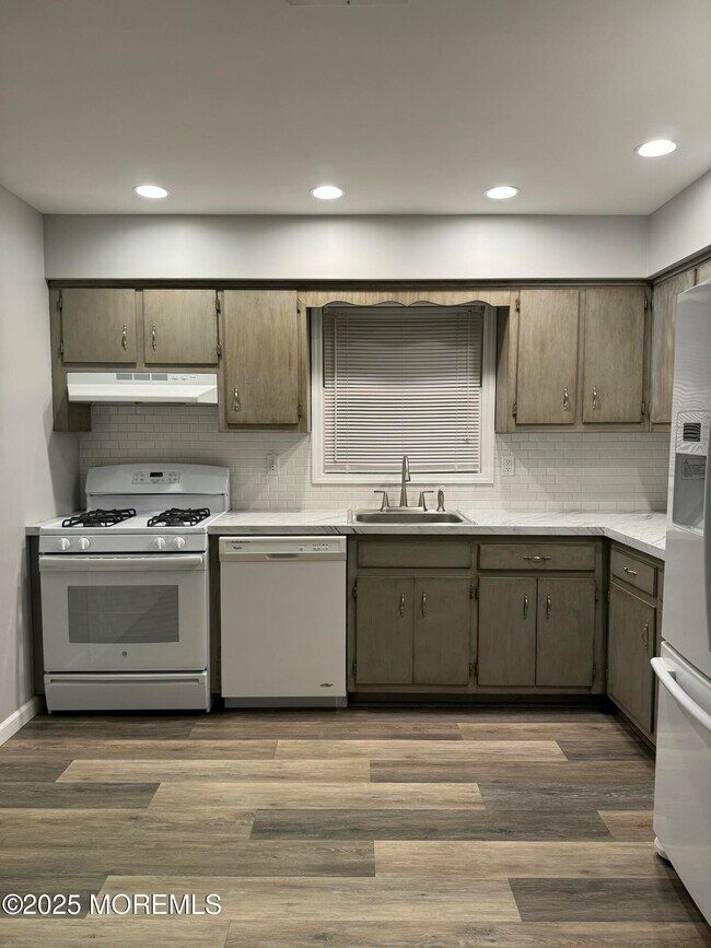 Foto del edificio - 109 Westwood Dr