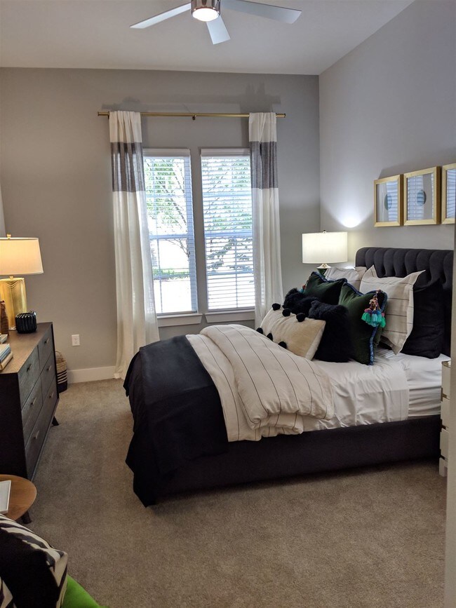 Foto del edificio - 2201 Edgewater Dr