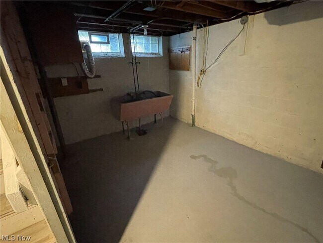 Foto del edificio - 16704 Meadowvale Ave
