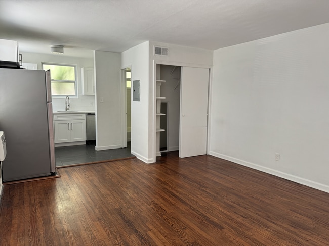 Living Room - The Vinoy Courtyard Apartments