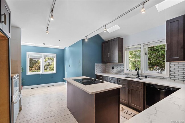 Foto del edificio - 135 Boulder Ridge Rd