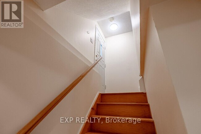 Photo du bâtiment - 196 Old Colony Rd