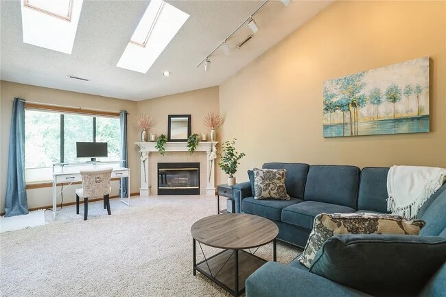 Building Photo - 3720 Timberline Dr NE
