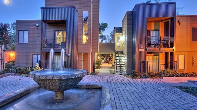 Foto del edificio - 4800 Sunset Ter Ln
