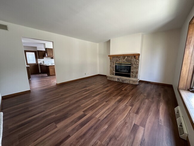 Building Photo - 4870 S 69th St