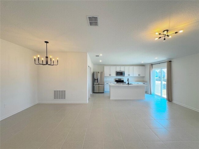 Building Photo - 1922 Sarah Street