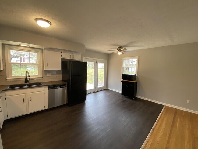 Foto del edificio - 4041 Foxe Basin Rd