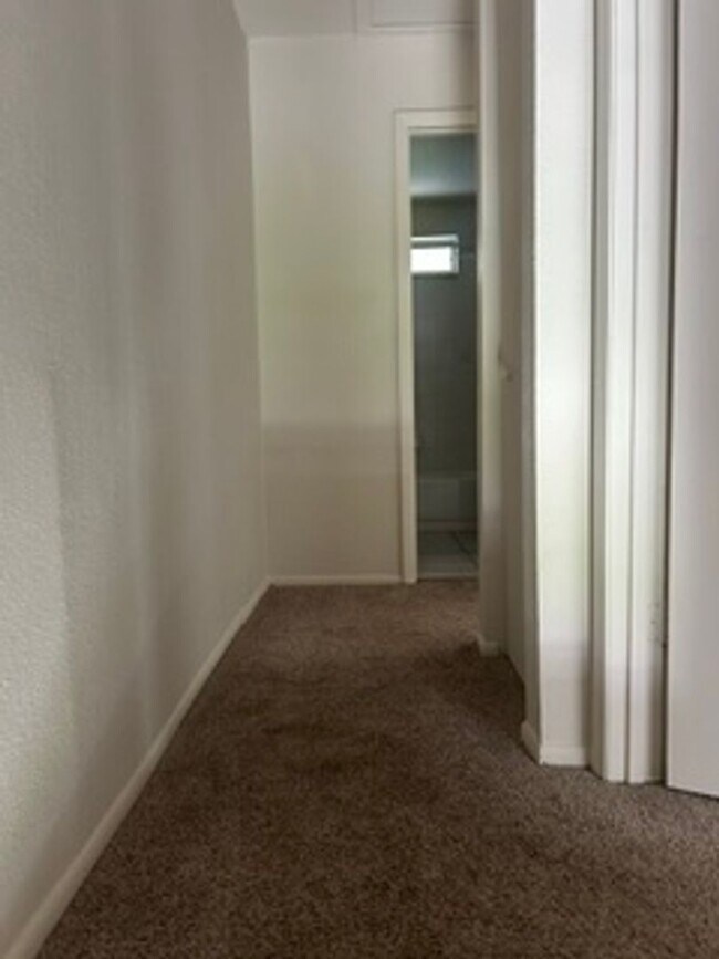 Foto del edificio - Large 2 bed 1 1/2 bath Town house in Spring Hill