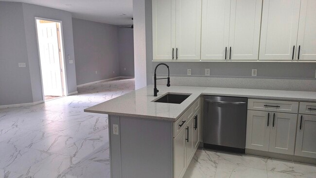 Building Photo - 826 Middleton Dr SW