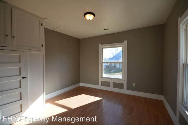 Building Photo - 2 br, 1 bath House - 1043 E Blaine Street