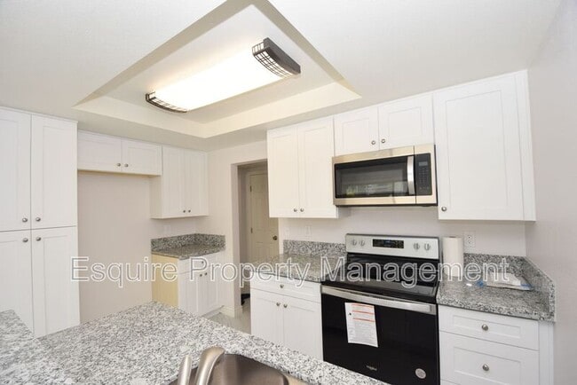 Building Photo - 630 Chapala Dr