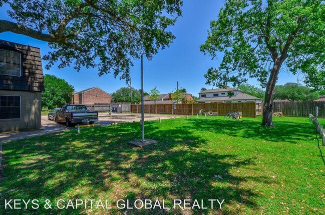 Building Photo - 1526 East Ave