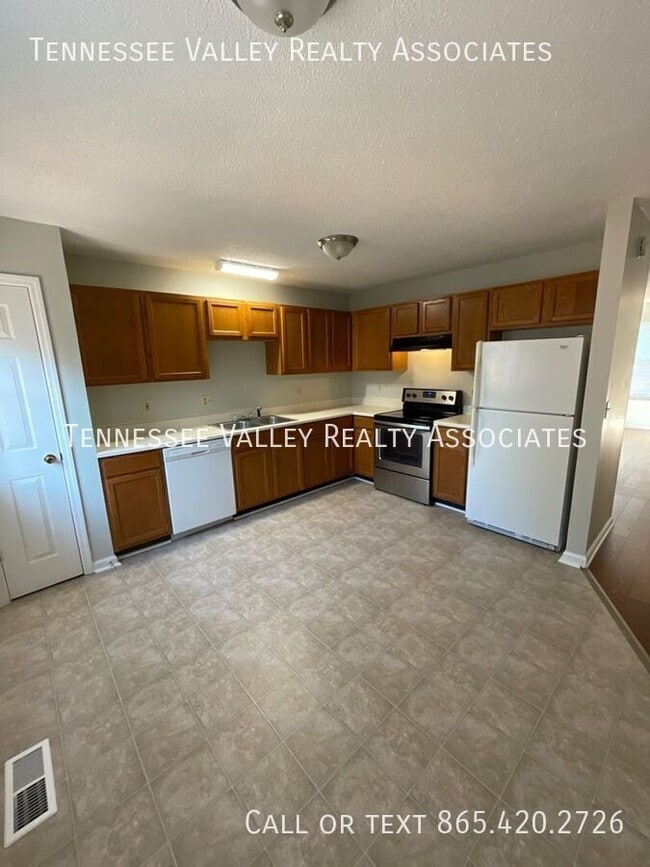 Building Photo - 900 Kirk Ave