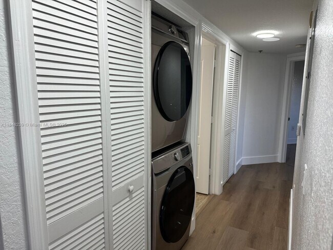 Foto del edificio - 9300 Fontainebleau Blvd