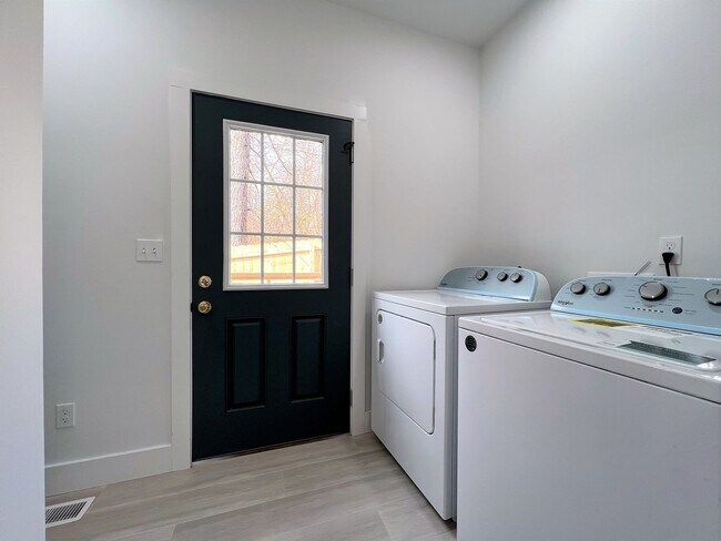 Foto del edificio - LOCATED IN HISTORIC PARKRIDGE!!