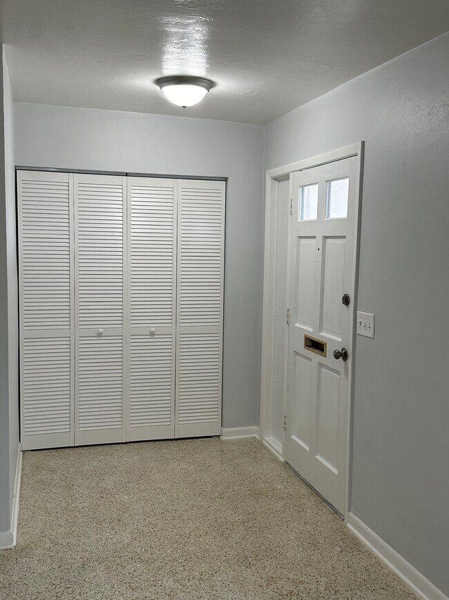 Foto del edificio - 7000 Pinehurst Dr