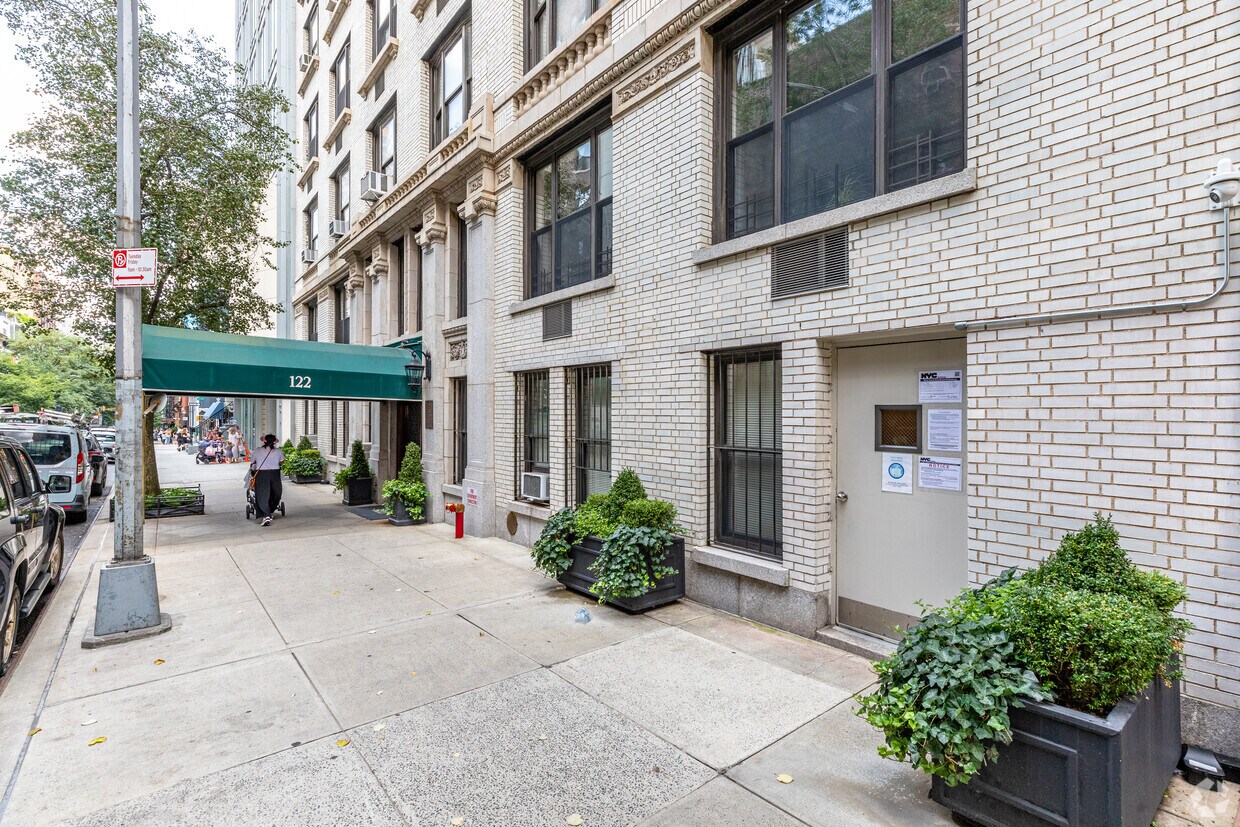 Building Photo - 122 E 82nd St