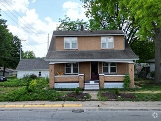 Building Photo - 726 E 5th St