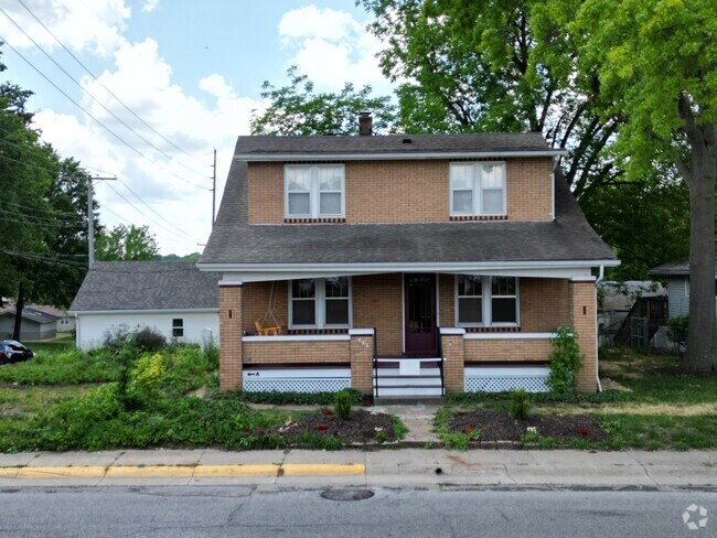 Building Photo - 726 E 5th St