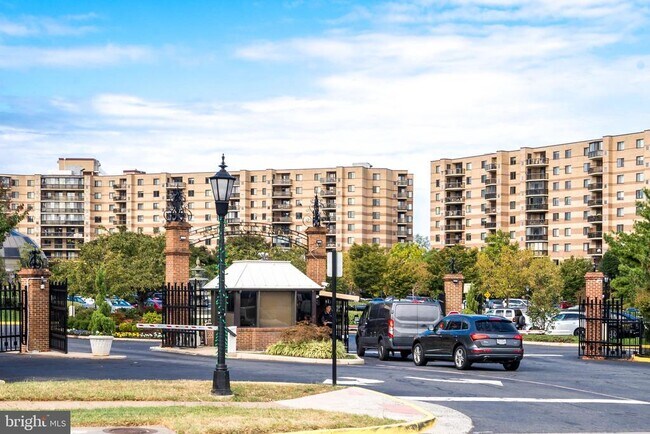 Foto del edificio - 8360 Greensboro Dr