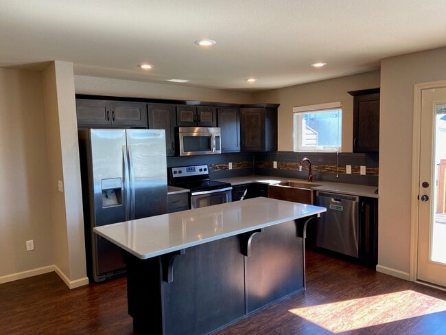 Building Photo - 509 La Paz Ave
