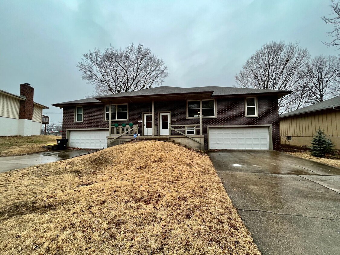 2517 NW 6th St, Blue Springs, MO 64014 Townhome Rentals in Blue