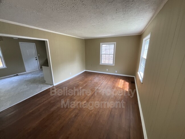 Building Photo - 945 W Greenwood Ave