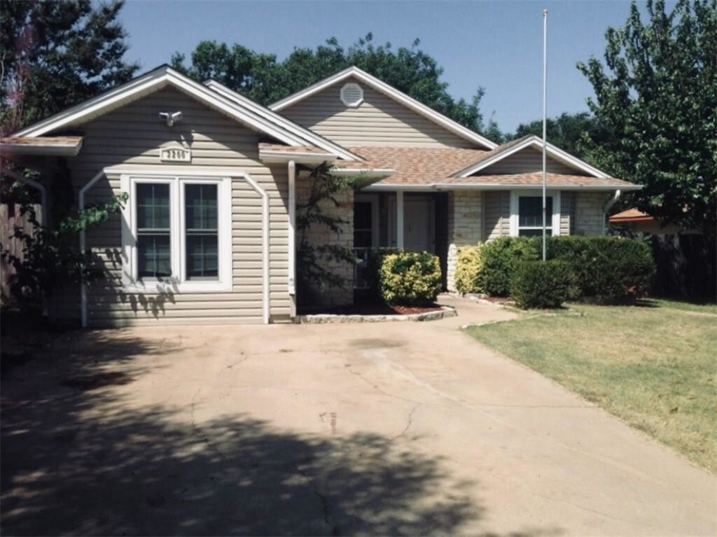 Primary Photo - 2200 Stirrup Dr